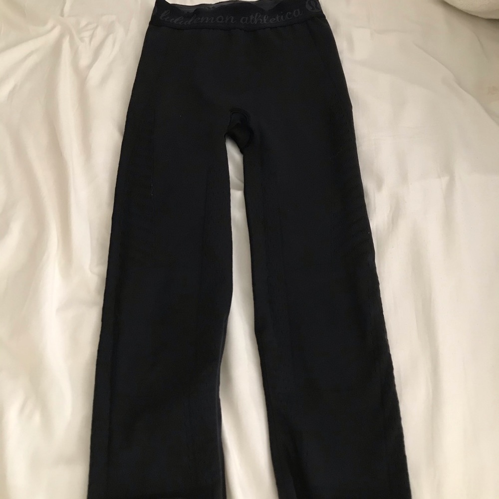 Lululemon black stretch tights M